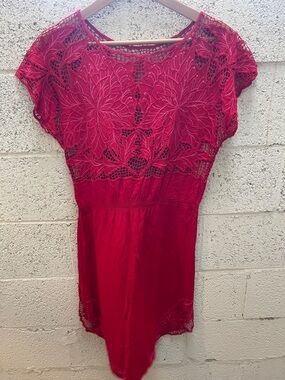 Uluwatu Women’s Red Lace Overlay Short Sleeve Dress